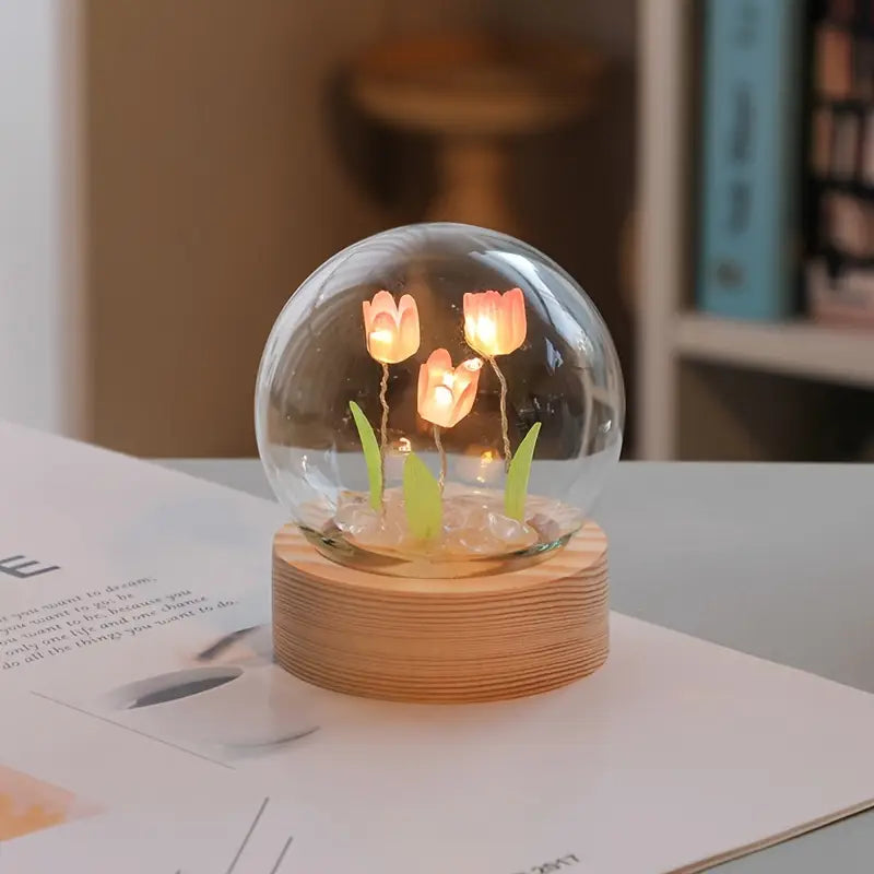 Lámpara Mini Tulipán en Cúpula de Cristal – Luz LED Decorativa